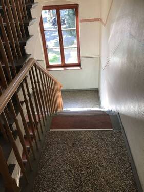 Freundliches Treppenhaus - Mehrfamilienhaus, Wohnhaus in Brandenburg an der Havel - TOP Citylage