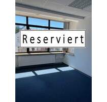 1 heller und renovierter Büroraum im Zentrum von Schwalbach zu vermieten