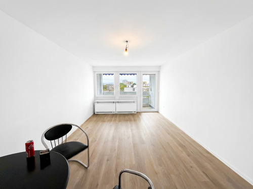 Wohnzimmer - 2 Zimmer Etagenwohnung zum Kaufen in Stuttgart