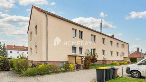 Außenansicht 1 - Bezugsbereites Wohnglück in Genthin: Helle 3-Zimmer-Wohnung inklusive Stellplatz und Garage
