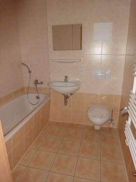 Bad - 3 Zimmer Etagenwohnung zur Miete in Chemnitz