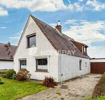 Teilsaniertes Einfamilienhaus mit großem Grundstück, Terrasse, Nebengebäude und Garage | Surheide - Bremerhaven
