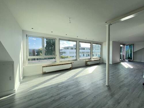 Wohnzimmer - 4 Zimmer Etagenwohnung zur Miete in Mönchengladbach