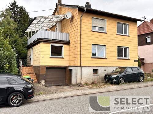 Ansicht - Aus Bankverwertung! Einfamilienhaus mit Garage und Garten