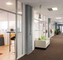 Flexible Schreibtischplätze im Berliner Großraumbüro mit Meetingraum - sofort