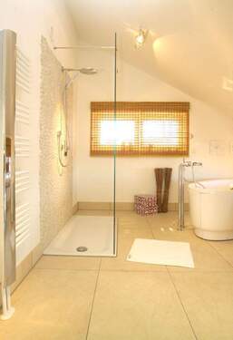 Freie Dusche und Badewanne - 
