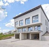 NEUBAU - Exklusive Doppelhaushälfte mit Garage, Stellplatz und Balkon im Neubaugebiet 