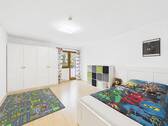 Kinderzimmer mit Balkonzugang - 