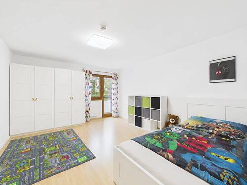 Kinderzimmer mit Balkonzugang - 