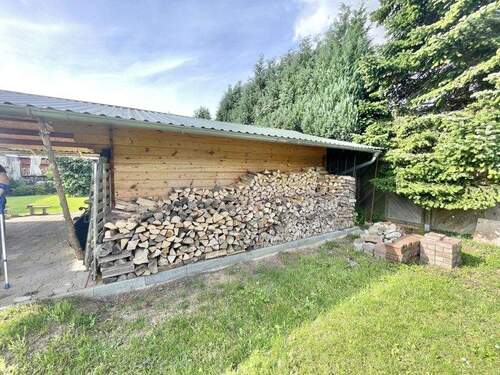 Holzunterstand - 
