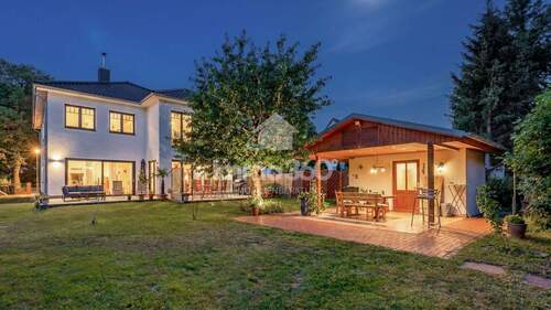 am Abend / Garten + Gartenhäuschen - 