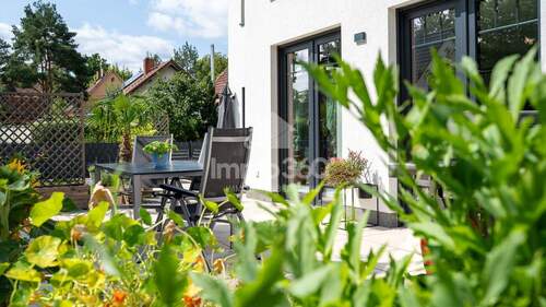 Terrasse - Einfamilienhaus mit 267,40 m&sup2; in Falkensee zum Kaufen