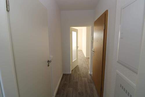 Flur - Etagenwohnung mit 53,90 m&sup2; in Freiberg zur Miete