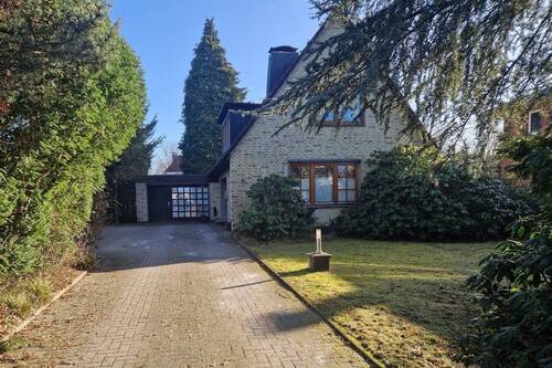 Auffahrt zum Haus - EFH auf großem, teilbarem Grundstück