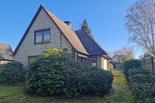 Rückwärtige Ansicht - 4 Zimmer Einfamilienhaus zum Kaufen in Ahrensburg