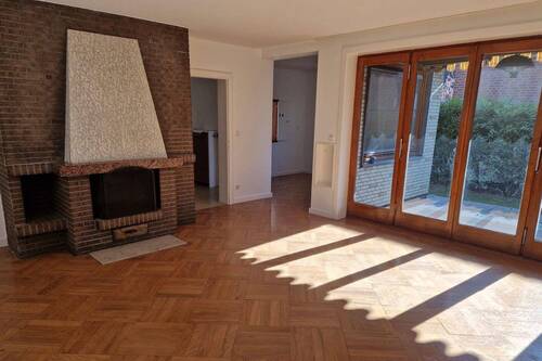Wohnbereich mit Kamin - 4 Zimmer Einfamilienhaus in Ahrensburg