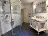 Badezimmer mit Dusche - 