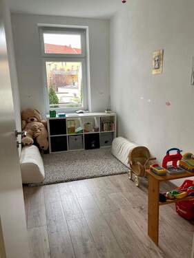 Kinderzimmer 2 / Home-Office - 