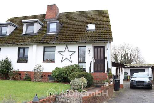 Außenansicht Front - Stilvolle Doppelhaushälfte mit Potenzial in begehrter Lage von Kummerfeld