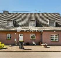 Wohnen im Grünen: Idyllische DHH mit Einliegerwohnung, großem Garten, viel Platz und Pool in Neuwerk - Mönchengladbach