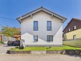 Straßenansicht - Haus in Illingen Hüttigweiler - 580.000,00&nbsp;EUR Kaufpreis, ca.&nbsp; 181,00&nbsp;m&sup2;&nbsp;Wohnfl&auml;che