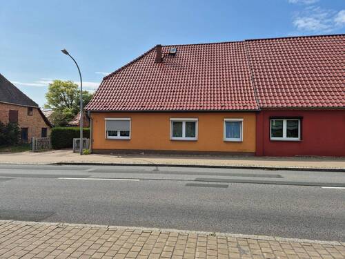 Straßenansicht - 4 Zimmer Doppelhaushälfte zum Kaufen in Stavenhagen