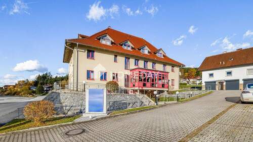 Außenansicht 3 - 1 Zimmer Mehrfamilienhaus, Wohnhaus in Ruhmannsfelden