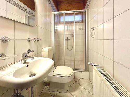 Gäste WC mit Dusche - 