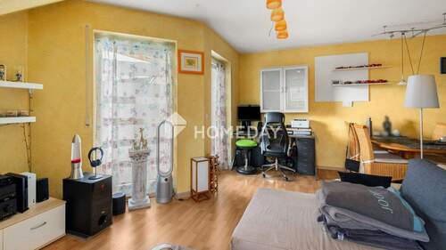 Wohnzimmer 2 - Gepflegte 2-Zimmer-DG-Wohnung mit Stellplatz in Klein-Winternheim