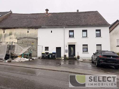 Ansicht - Aus Bankverwertung Wohnhaus mit Scheune und Garten