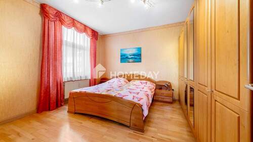 1. OG Schlafzimmer 1 - 