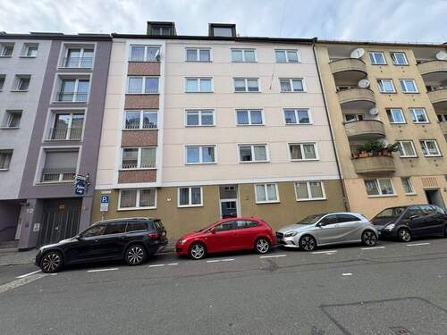 Hausansicht...jpg - Hochwertig sanierte 3-Zimmer-Wohnung mit Balkon in Nürnberg-Gostenhof – Ihr neues Eigenheim im gepflegten Haus