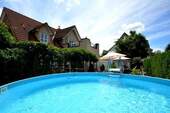 Garten mit Pool - Modernes EFH mit ELW in ruhiger Lage von Großostheim