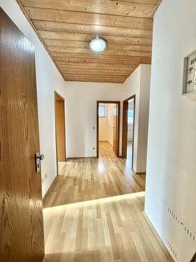 Wohnungseingang - 2 Zimmer Etagenwohnung zur Miete in Thalmassing