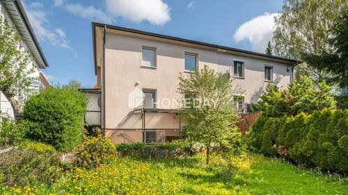 Außenansicht 1 - 5 Zimmer Doppelhaushälfte zum Kaufen in Stuttgart