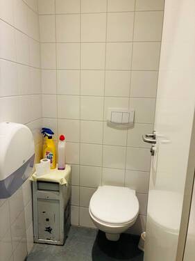 Mitarbeiter WC, Haus 2 - Mehrfamilienhaus, Wohnhaus mit 285,00 m² in Mölln zum Kaufen
