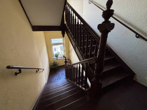 Hausflur - Mehrfamilienhaus, Wohnhaus mit 463,00 m&sup2; in Leipzig zum Kaufen