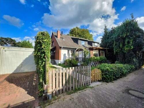 Hausansicht - 5 Zimmer Doppelhaushälfte zum Kaufen in Wunstorf