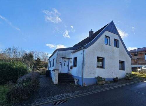 ESI-739 - Geräumiges, freistehendes Einfamilienhaus mit guter Substanz in ruhiger Wohnlage