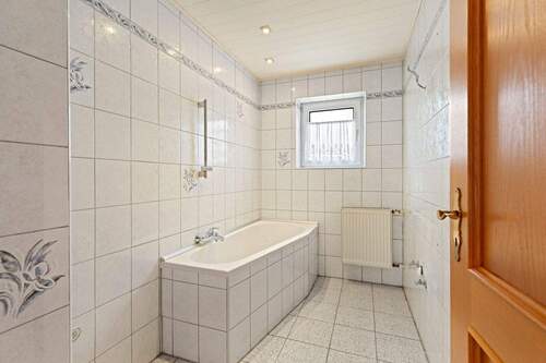 Badezimmer im Erdgeschoss - 