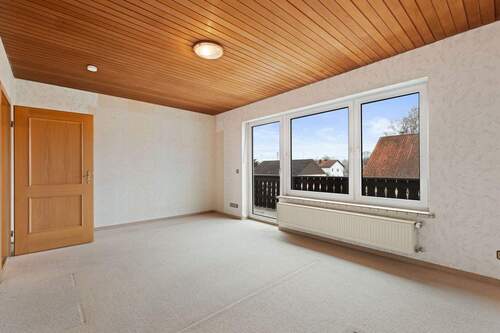 Schlafzimmer oder Wohnzimmer im Obergeschoss - 