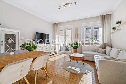 Wohnzimmer - Wohnen in Lankwitz, sorgenfrei - 2-Zimmer, Einbauküche, Balkon dabei