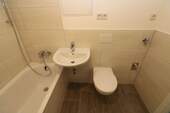 Beispiel Bad mit Wanne - Etagenwohnung mit 55,20 m&sup2; in Freiberg zur Miete