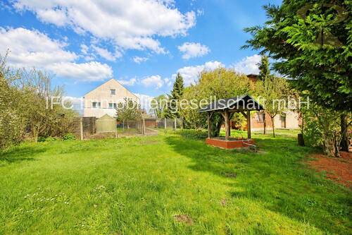 Blick auf das Grundstück - 