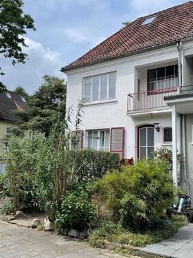 Ansicht von der Strasse - RESERVIERT! Reihenendhaus mit viel Potential in einer schönen Wohlfühlstraße im beliebten Gete - Viertel!