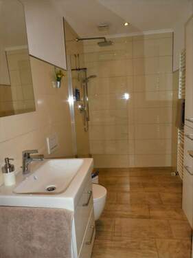 Gäste-WC mit Dusche - 