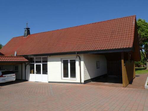Nebengebäude mit Carport - 9 Zimmer Mehrfamilienhaus, Wohnhaus in Rödinghausen