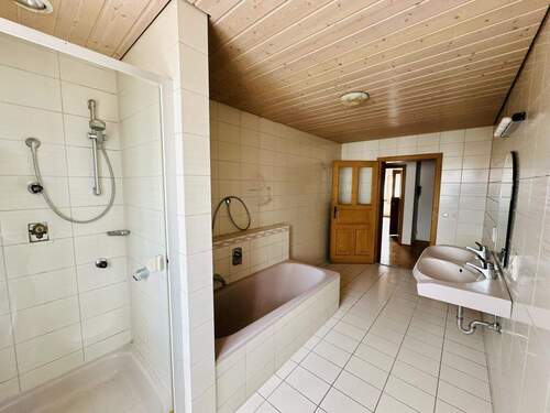 BADEZIMMER WOHNUNG - 