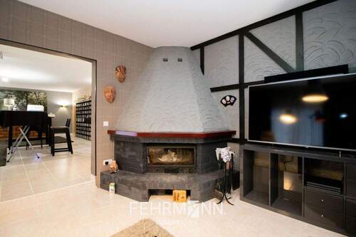 Erdgeschoss-Kaminzimmer - 