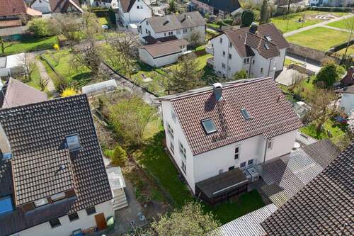 Vogelperspektive - 8 Zimmer Mehrfamilienhaus, Wohnhaus zum Kaufen in Sachsenheim / Kleinsachsenheim